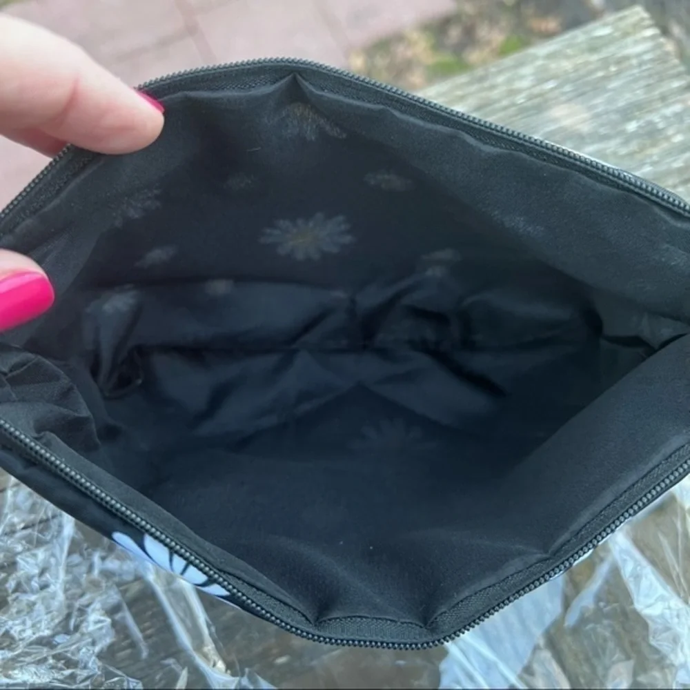 Daisy print makeup bag zip top lined
